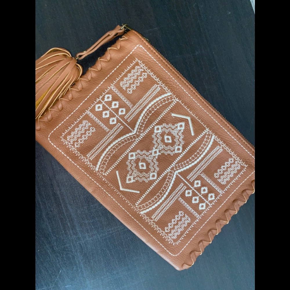 Mossimo Clutch